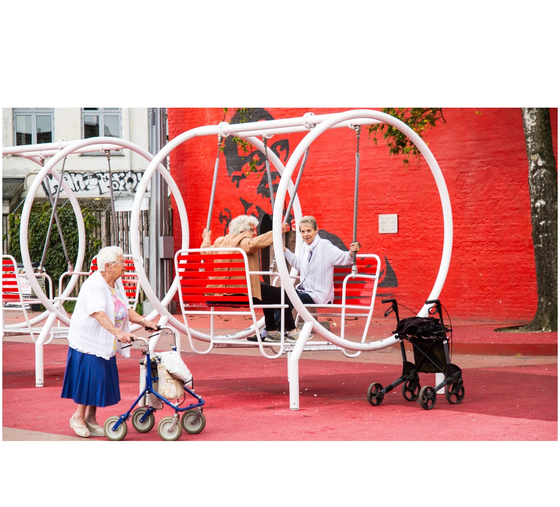 картинка Качели для пожилых людей и детей с родителями от производителя реабилитационного оборудования и ЛФК