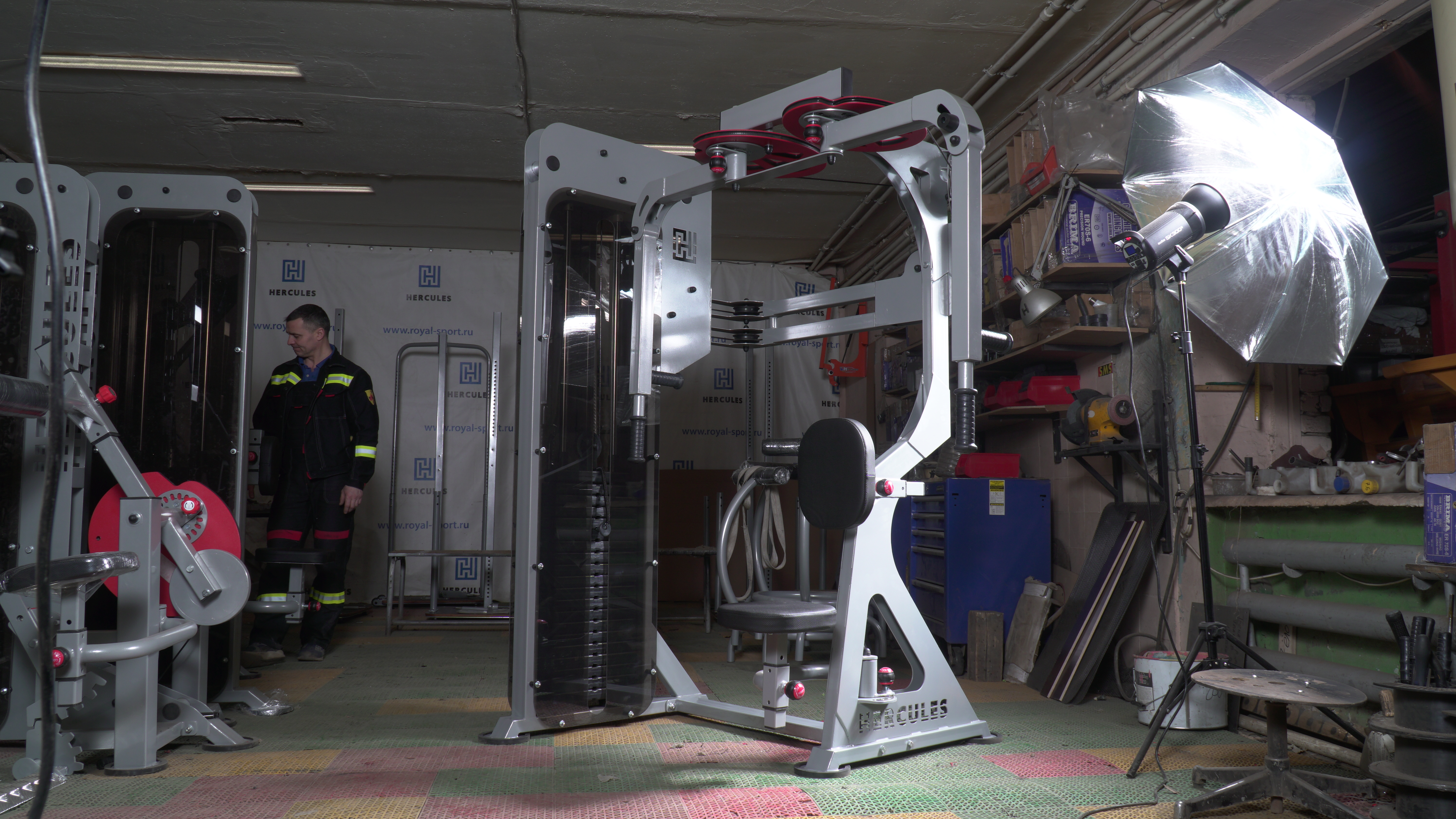 картинка А-130i Реабилитационный тренажер для мышц груди (Баттерфляй) от производителя реабилитационного оборудования и ЛФК