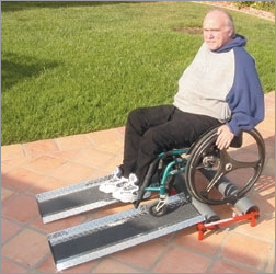 картинка Беговая дорожка для занятий в кресле-коляске от производителя реабилитационного оборудования и ЛФК